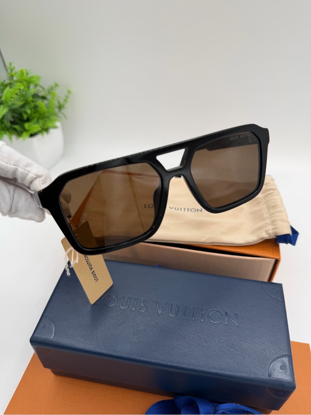 NWT Louis Vuitton Black Rectangular Monogram Sunglasses😍 - Picture 2 of 5